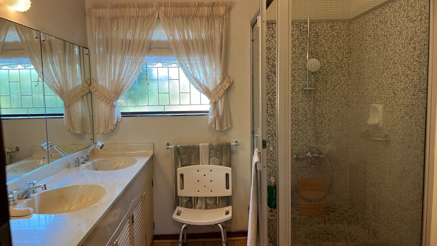  Bedroom Property for Sale in Cravenby Western Cape